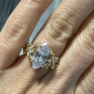 Elegant Gold and Rhinestone Leaf Design Ring 7